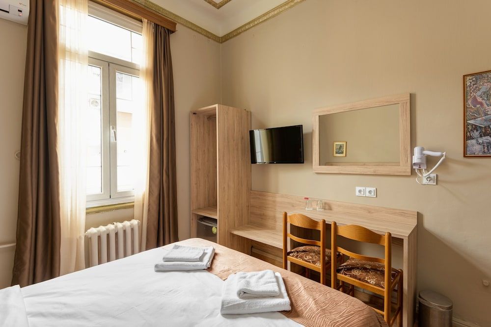 Nea Metropolis Standard Double Room 3