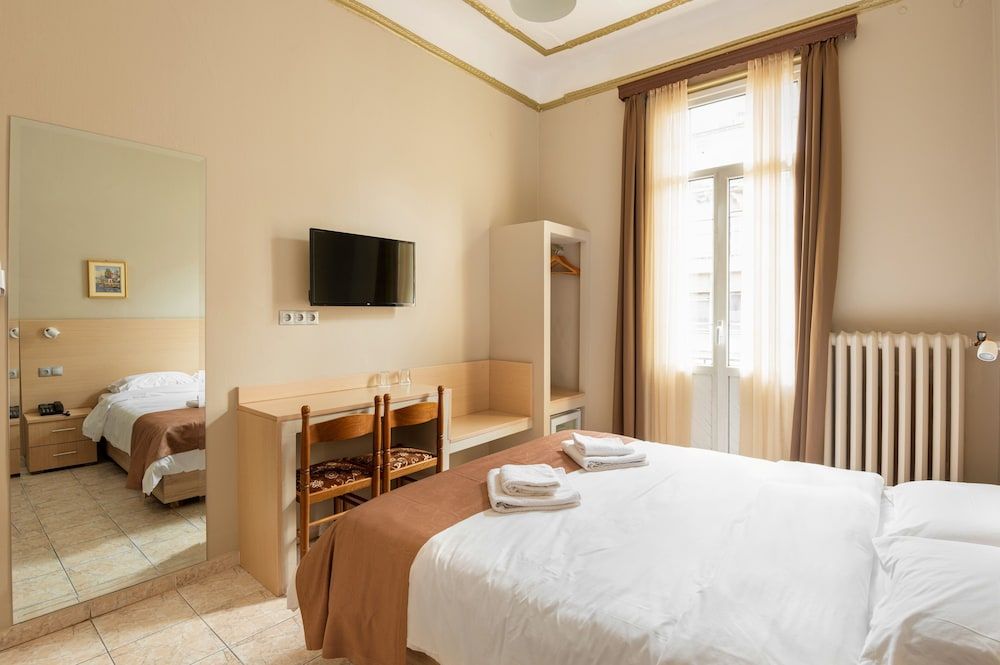 Nea Metropolis Standard Double Room 4