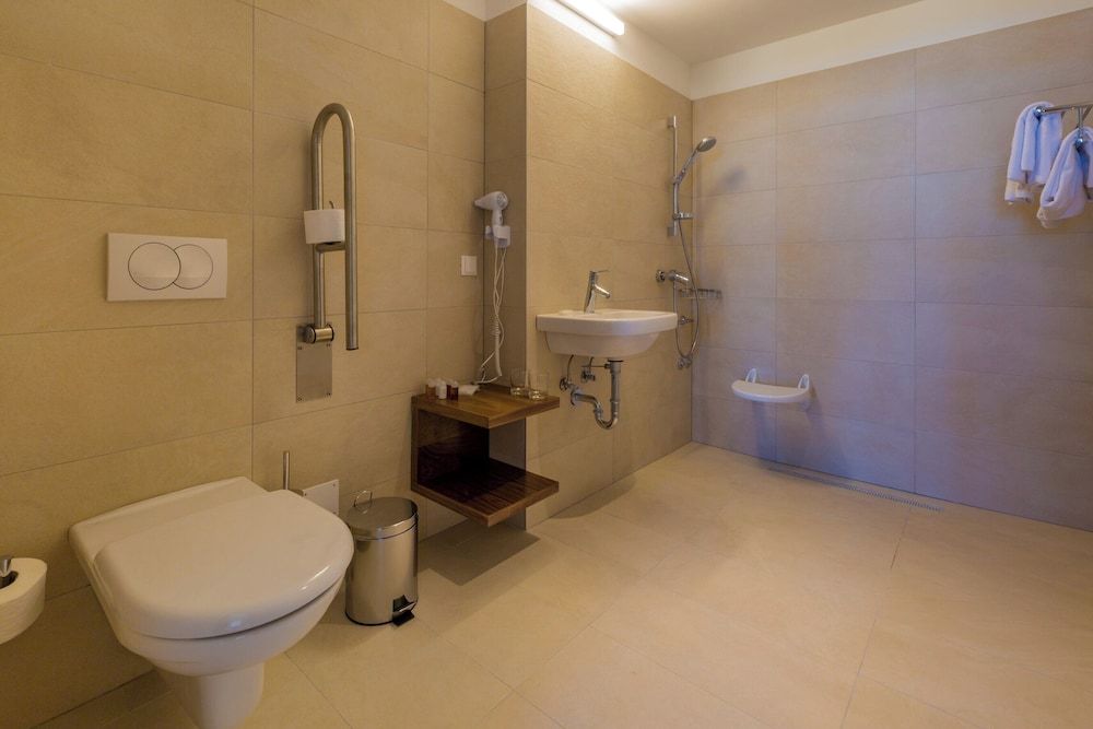 Hotel Katarina Superior Twin Accessible Room, Sea View 2