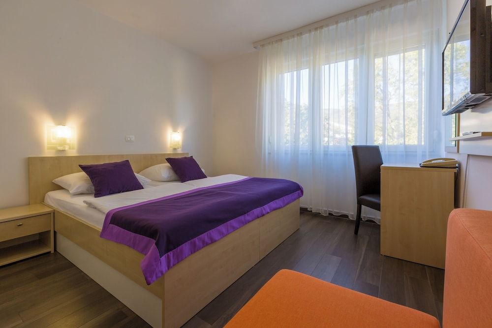 Standard Twin Room with extra bed