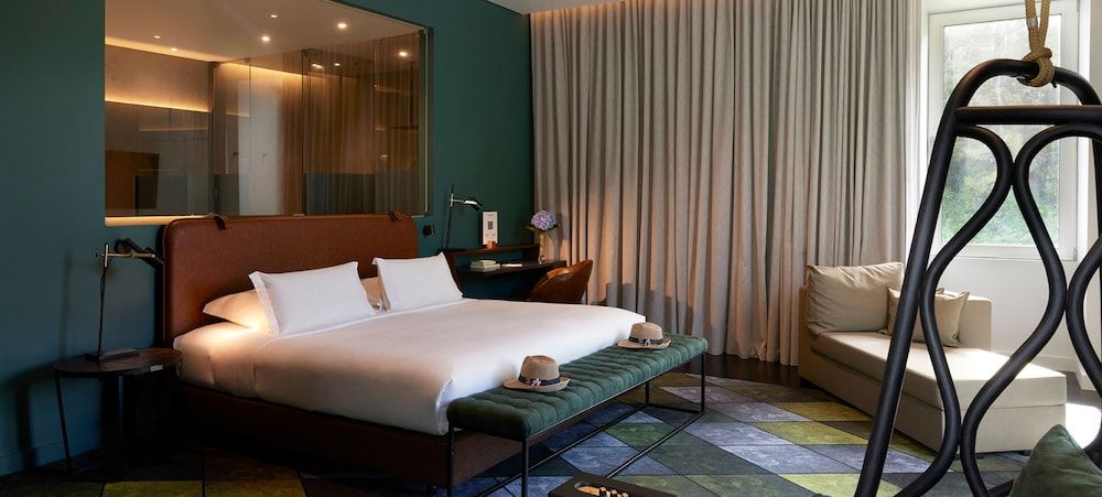 Octant Furnas Master Room 8