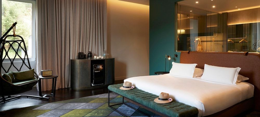 Octant Furnas Master Room 7