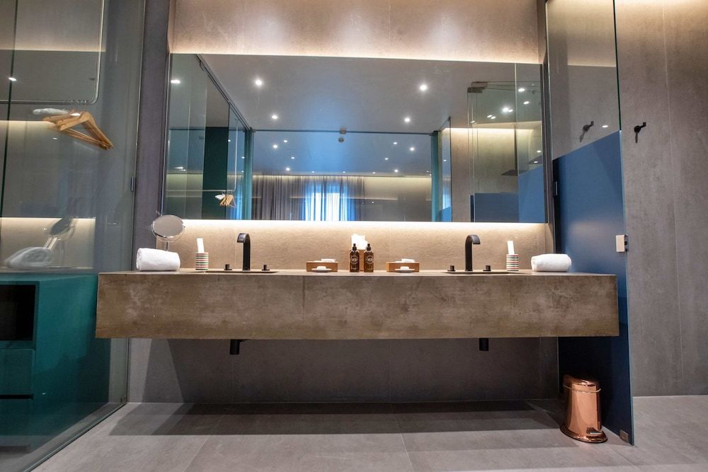 Octant Furnas Master Room 5