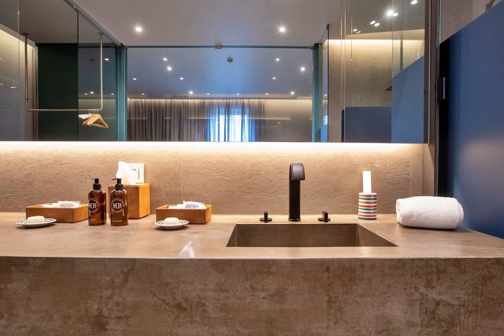 Octant Furnas Master Room 3