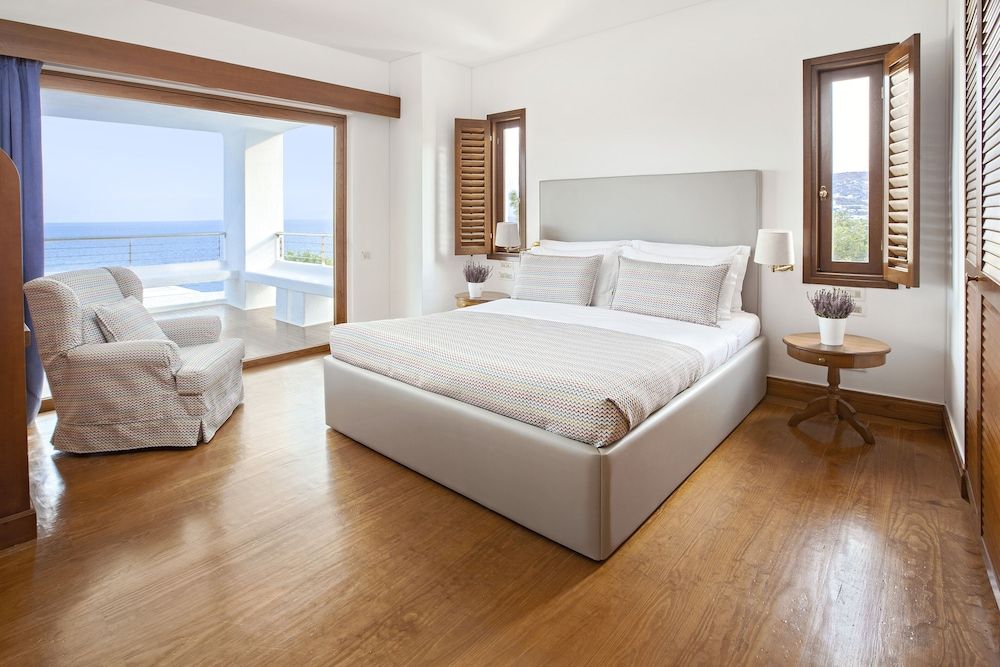 Premium Hotel or Bungalow Suite Sew View