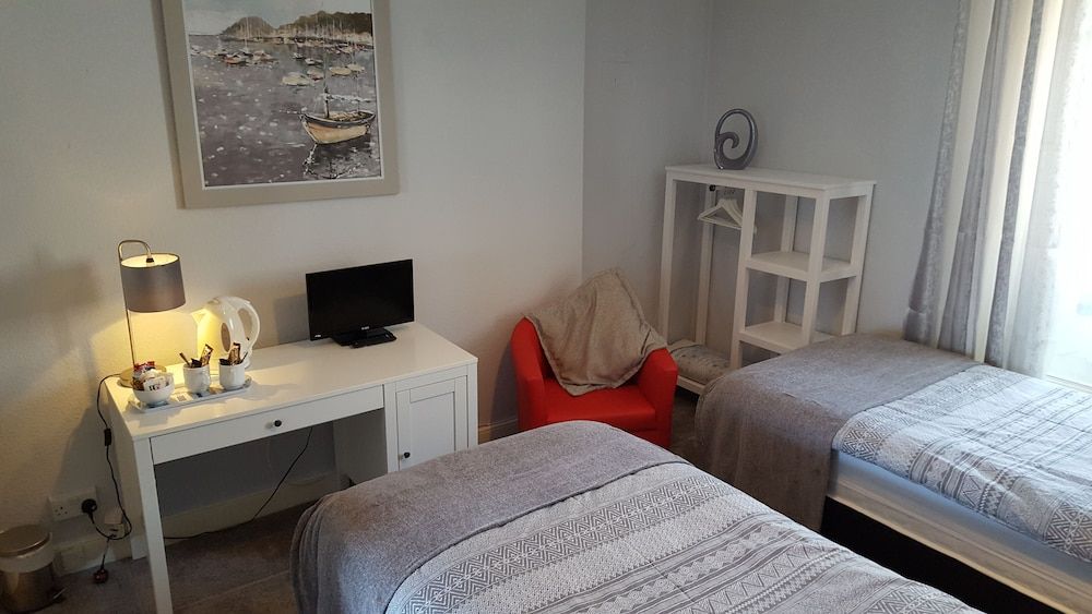 The Bugle Inn Twin Room (Room 1) 4