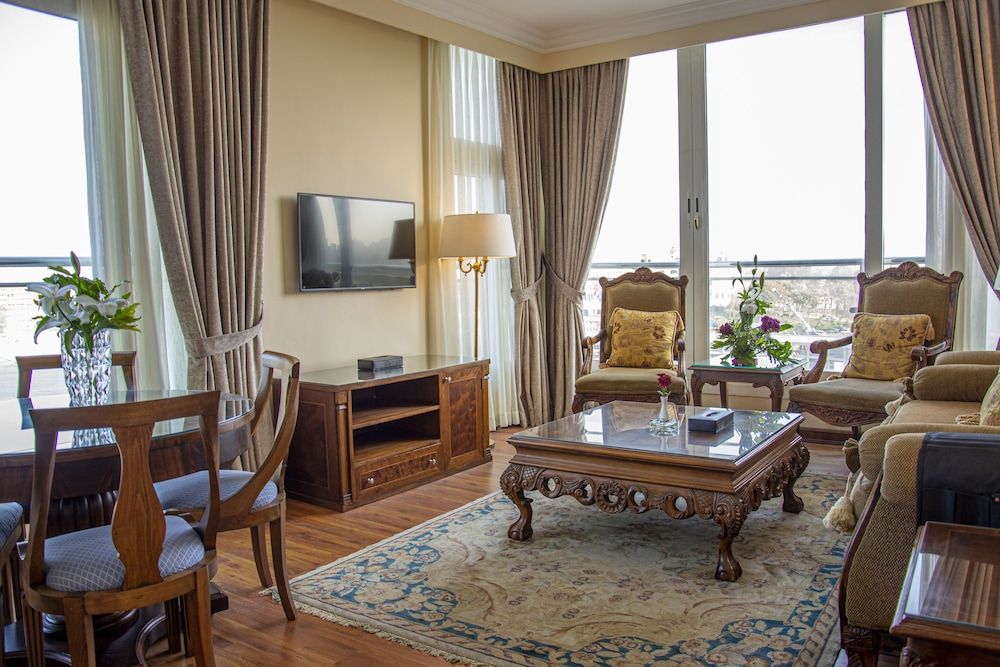 Suite, Corner