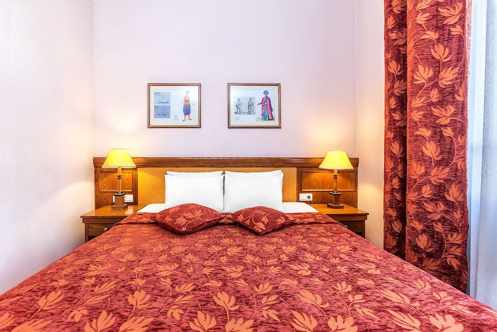 undefined Minerva Premier Hotel 2