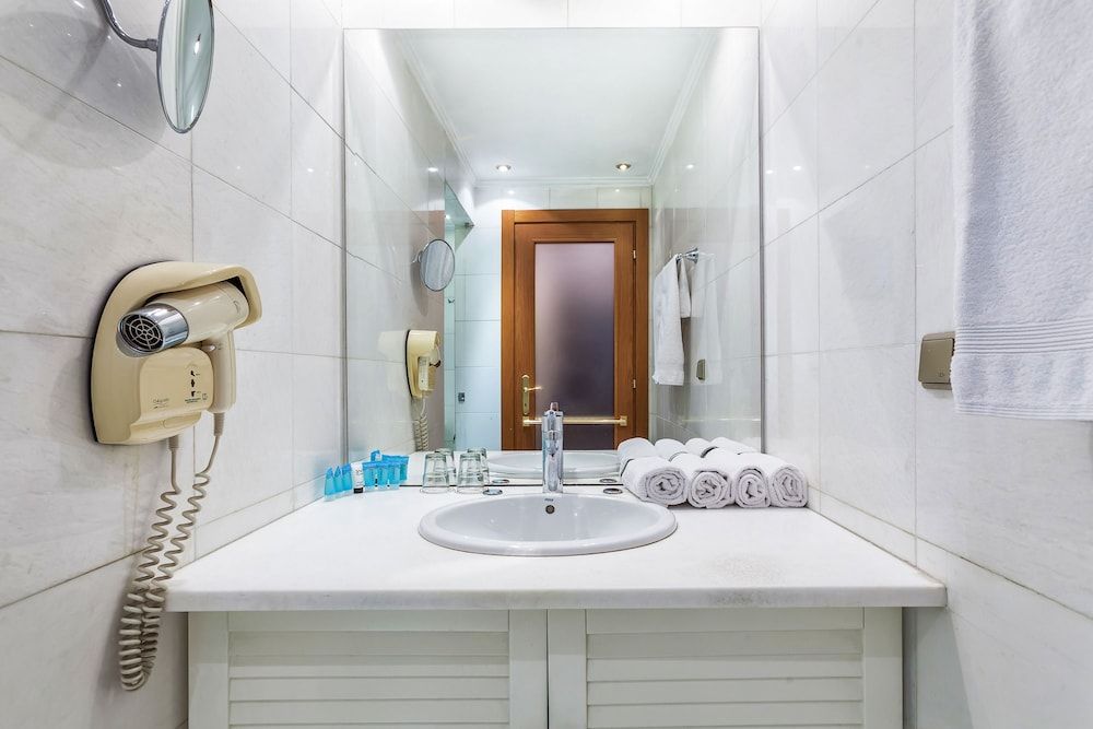 undefined Minerva Premier Hotel 9