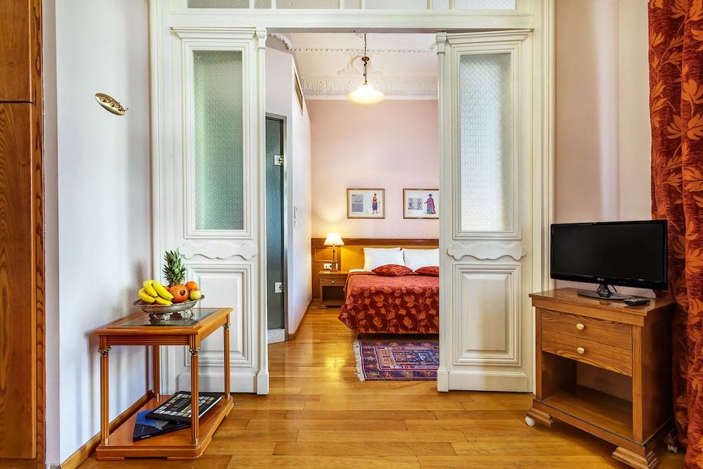 undefined Minerva Premier Hotel 5