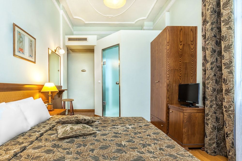 undefined Minerva Premier Hotel 3