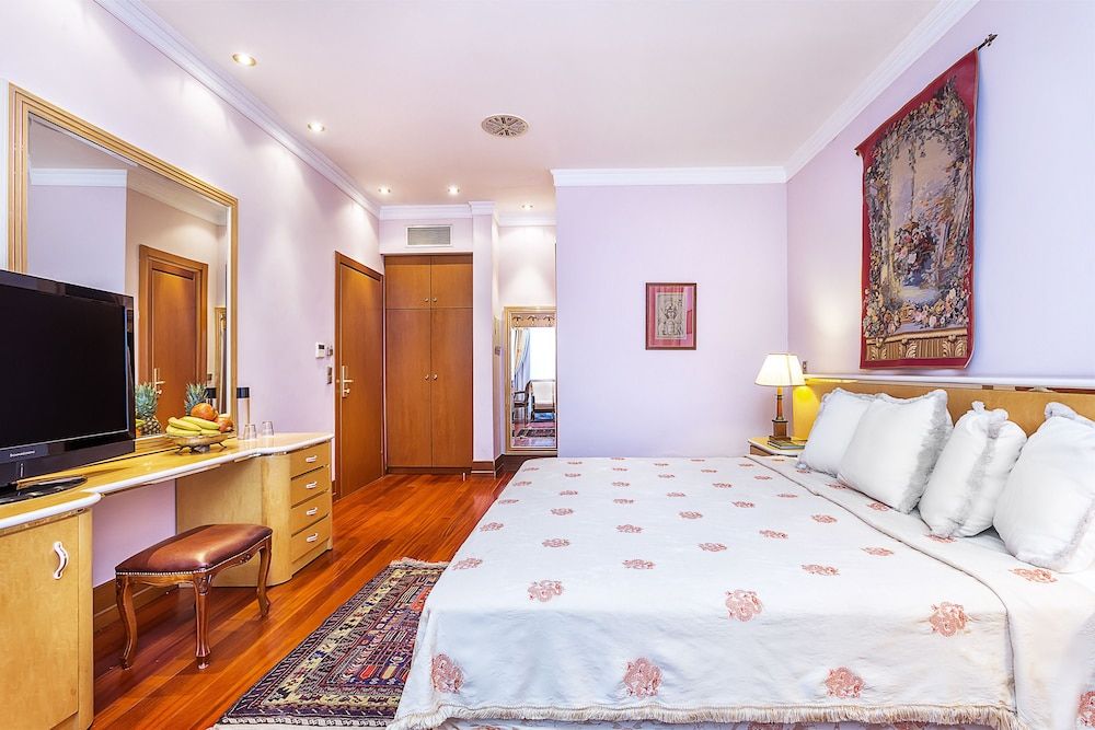 undefined Minerva Premier Hotel 10