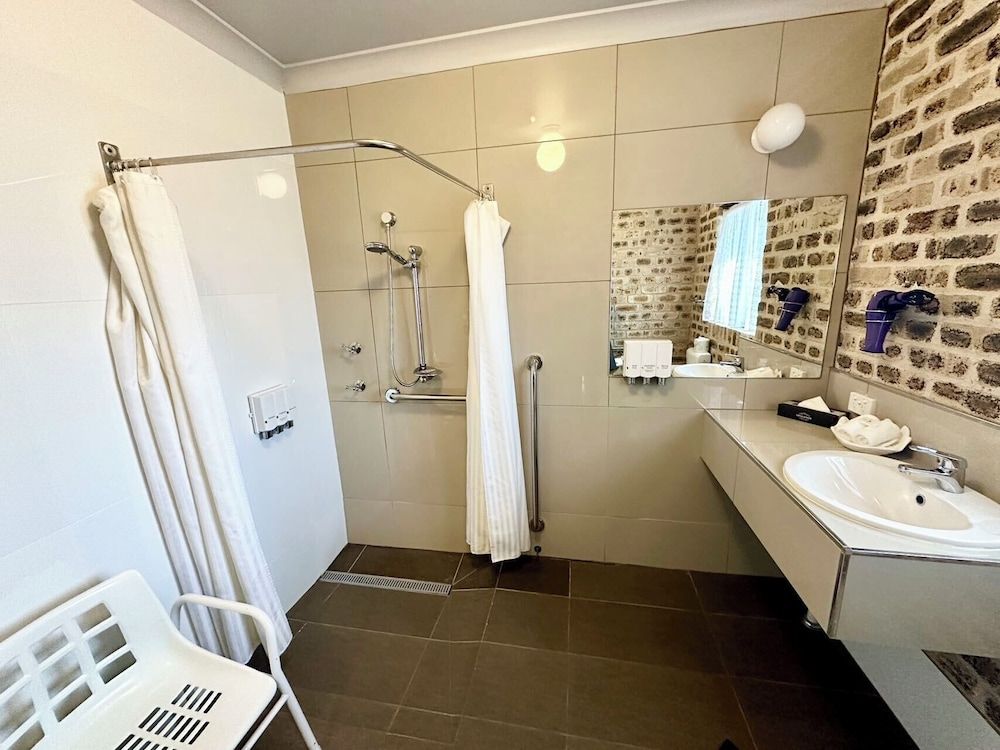 Airport Motel Sir Francis Drake Twin Room, Accessible 7