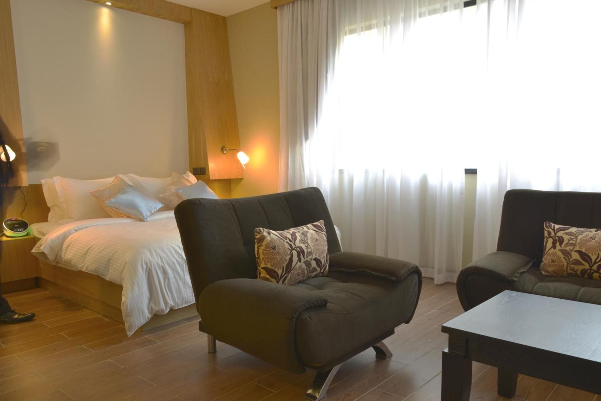 undefined La Maison Royale 7