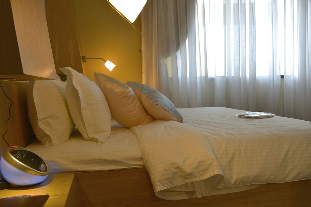 undefined La Maison Royale 5