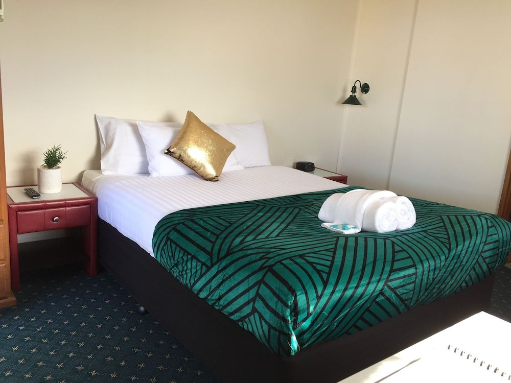 Nowra Motor Inn Standard Queen Room (1 Queen) 4