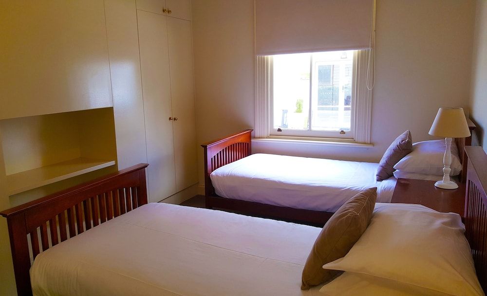 The Victoria Four Bedroom Drill Hall Cottage 3