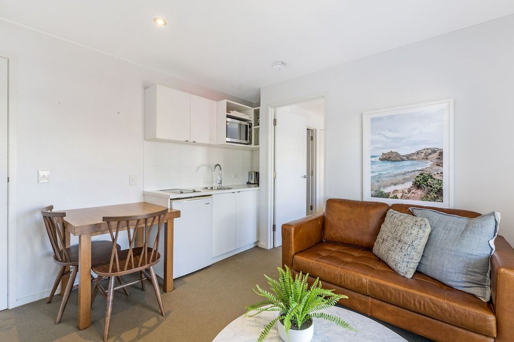 The Victoria One Bedroom Suite 10