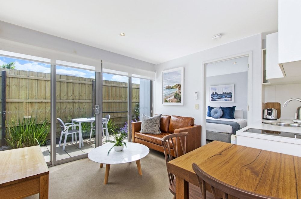 The Victoria One Bedroom Suite 6