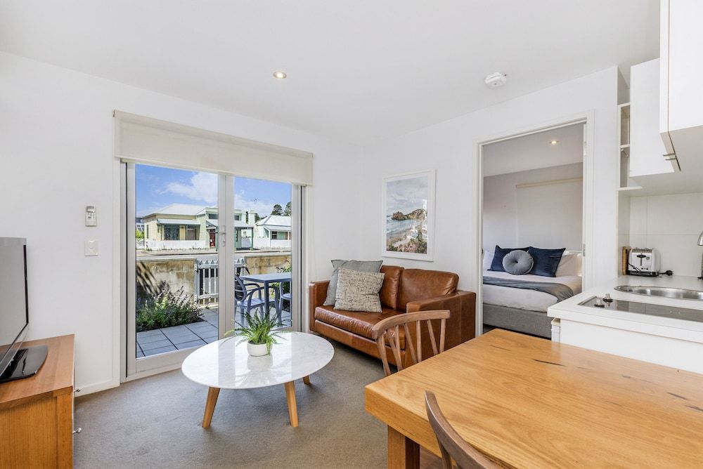 The Victoria One Bedroom Suite 11