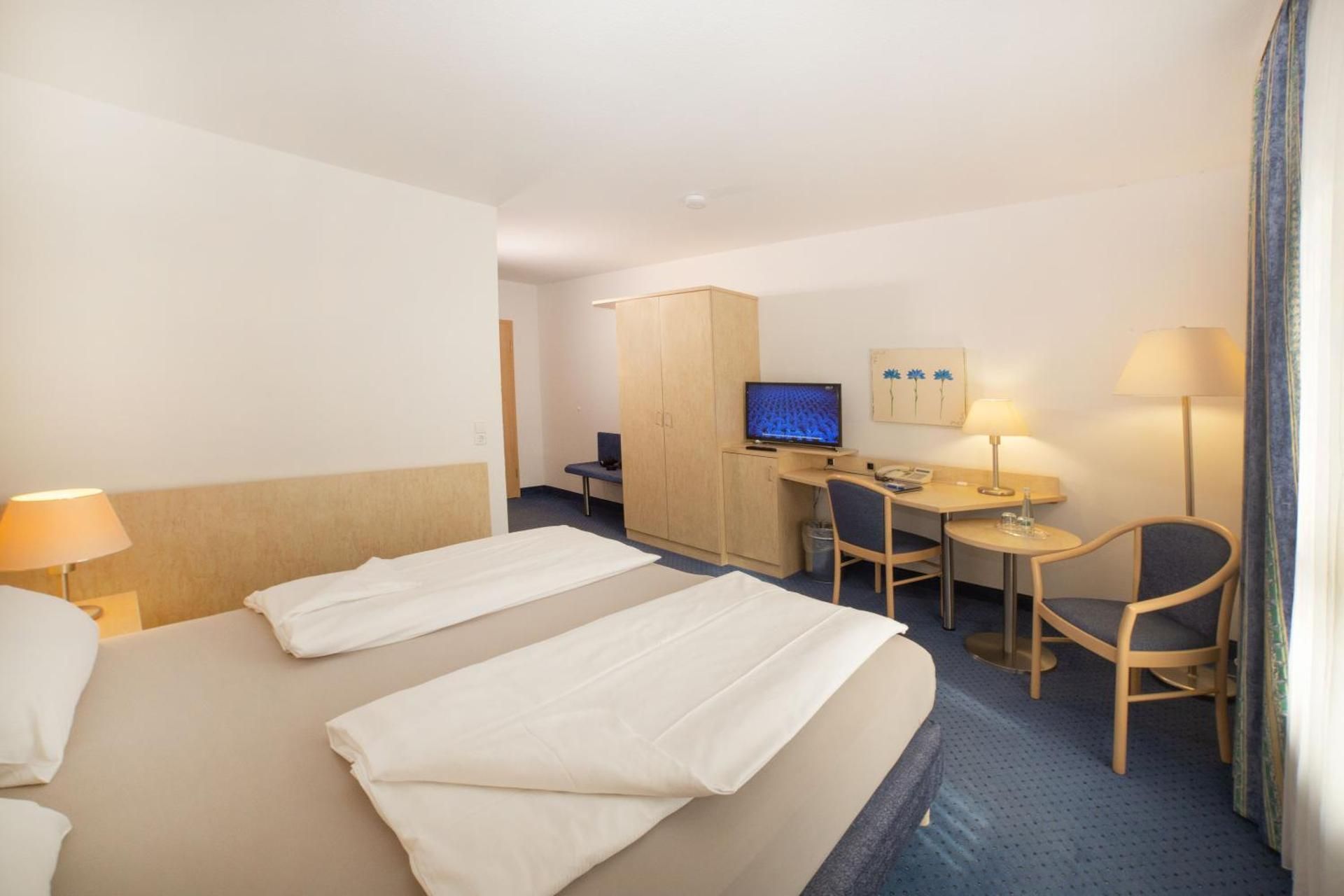 Fairway Hotel Comfort Double Room 3