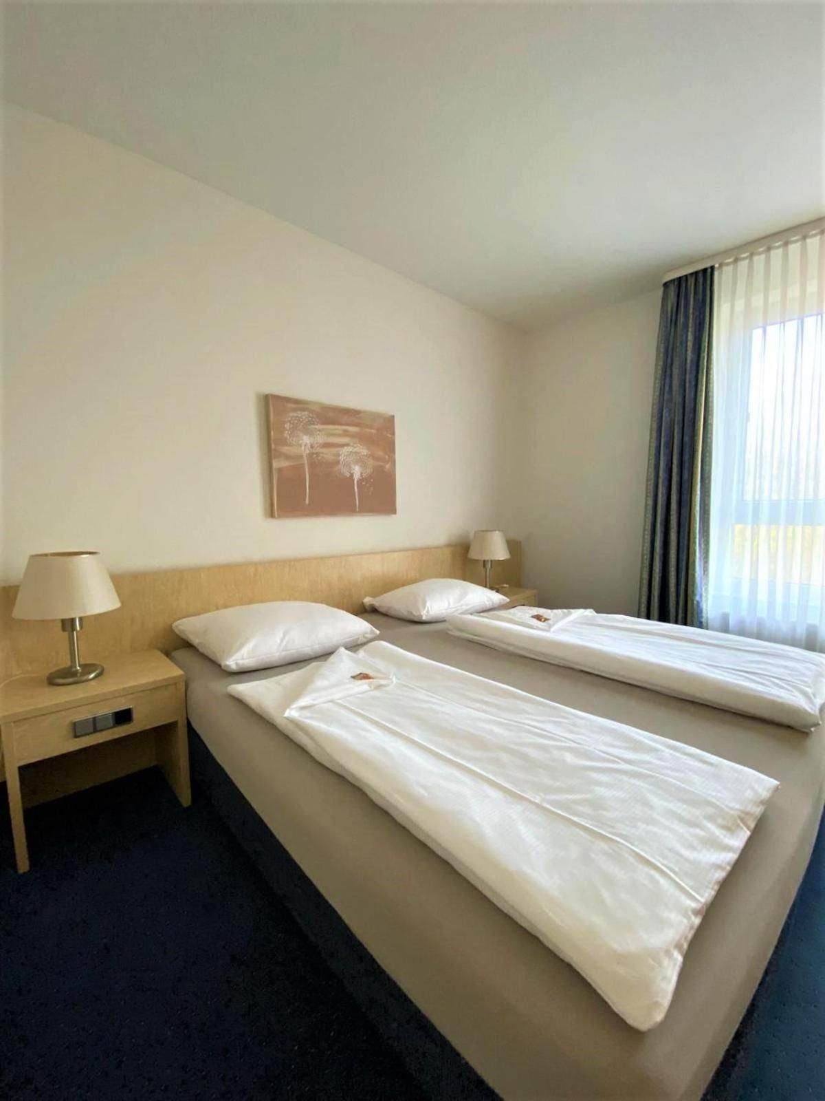 Fairway Hotel Comfort Double Room 2