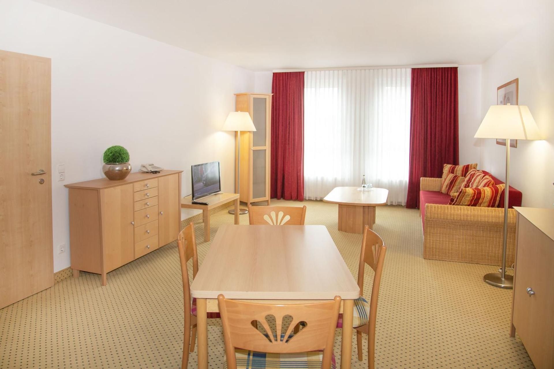 Fairway Hotel Suite 3