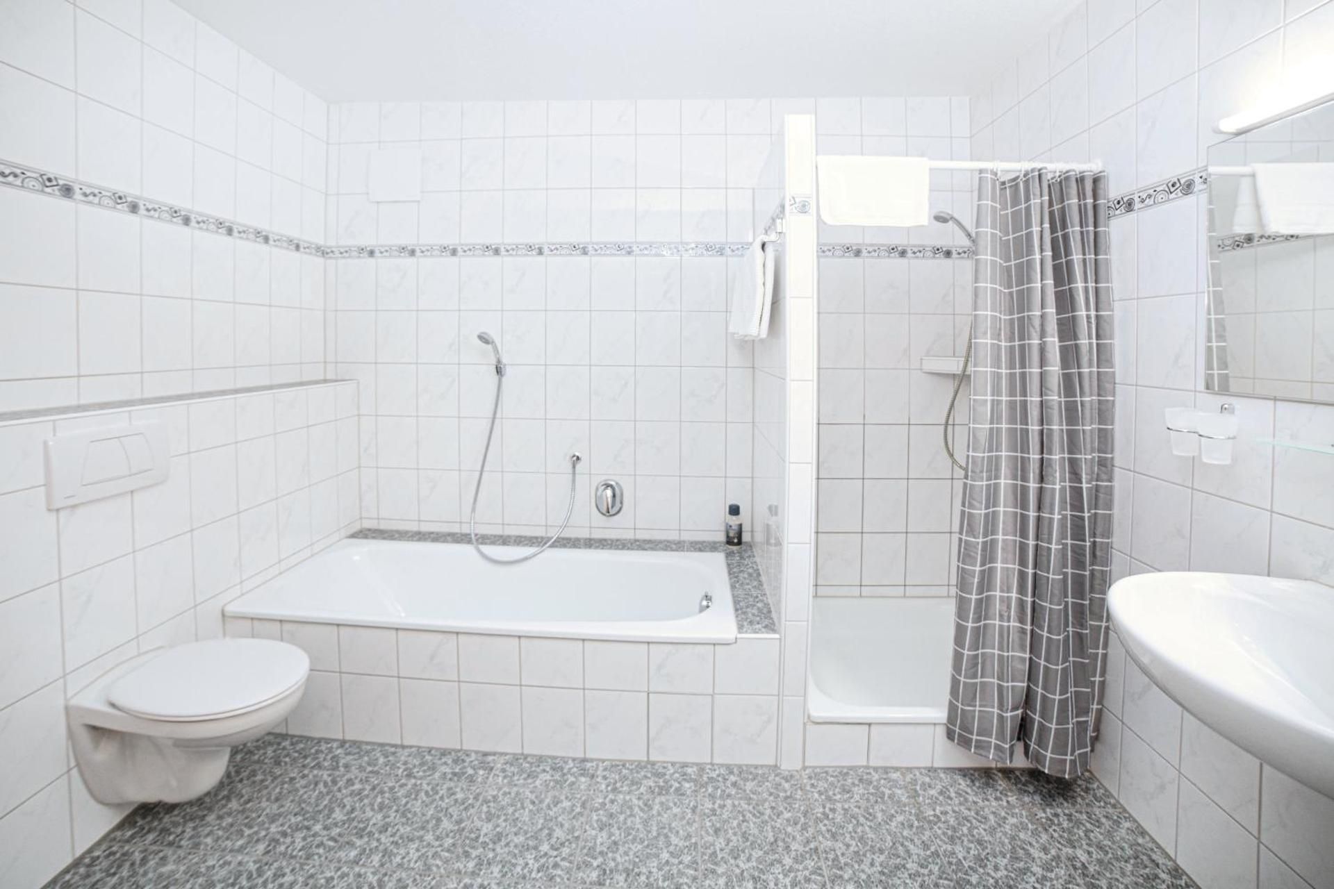 Fairway Hotel Suite 2