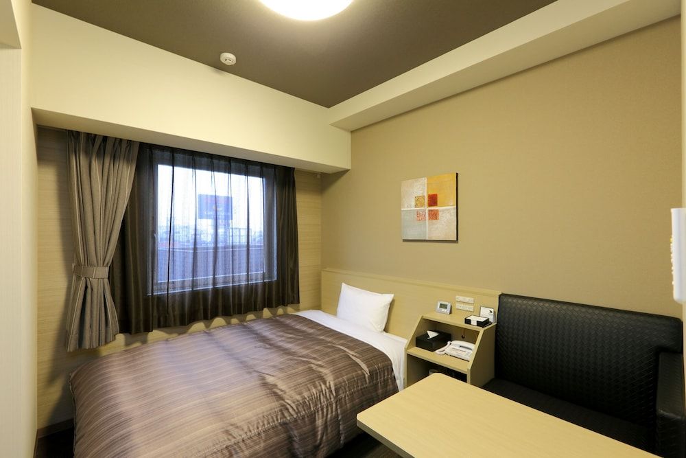Single Room, Smoking