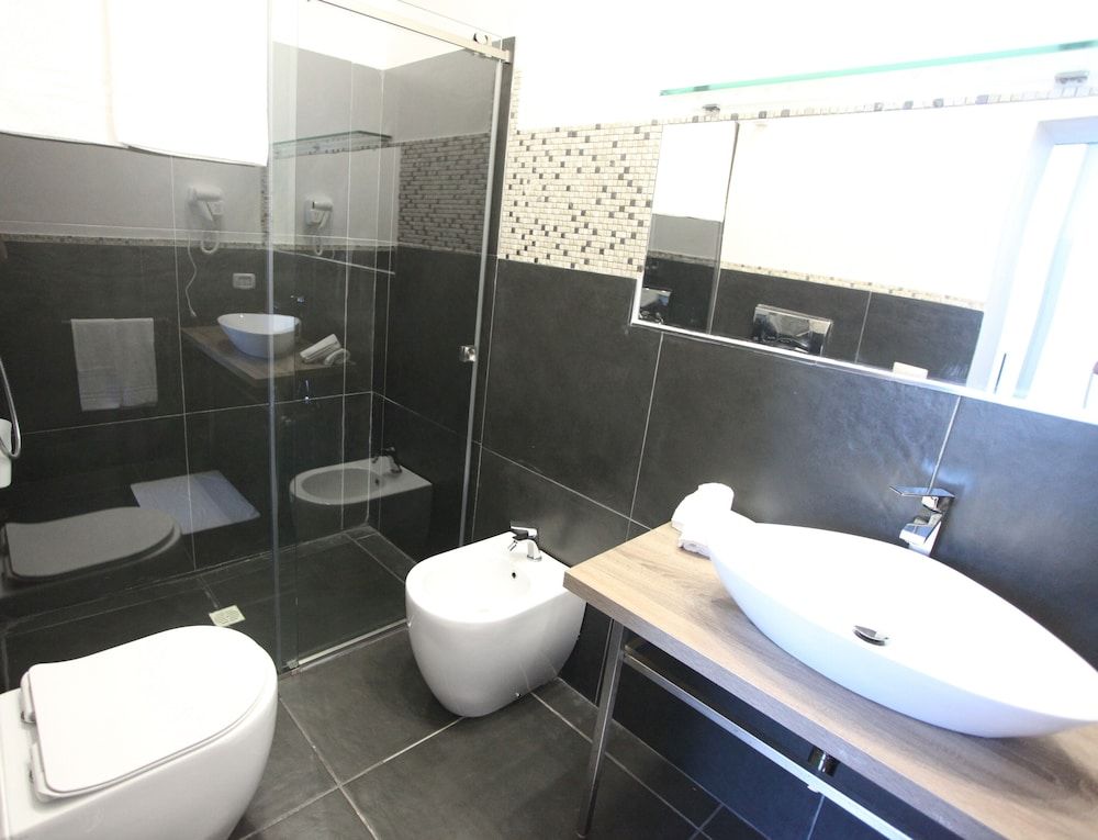 Oasis Park Hotel Standard Double Room 4