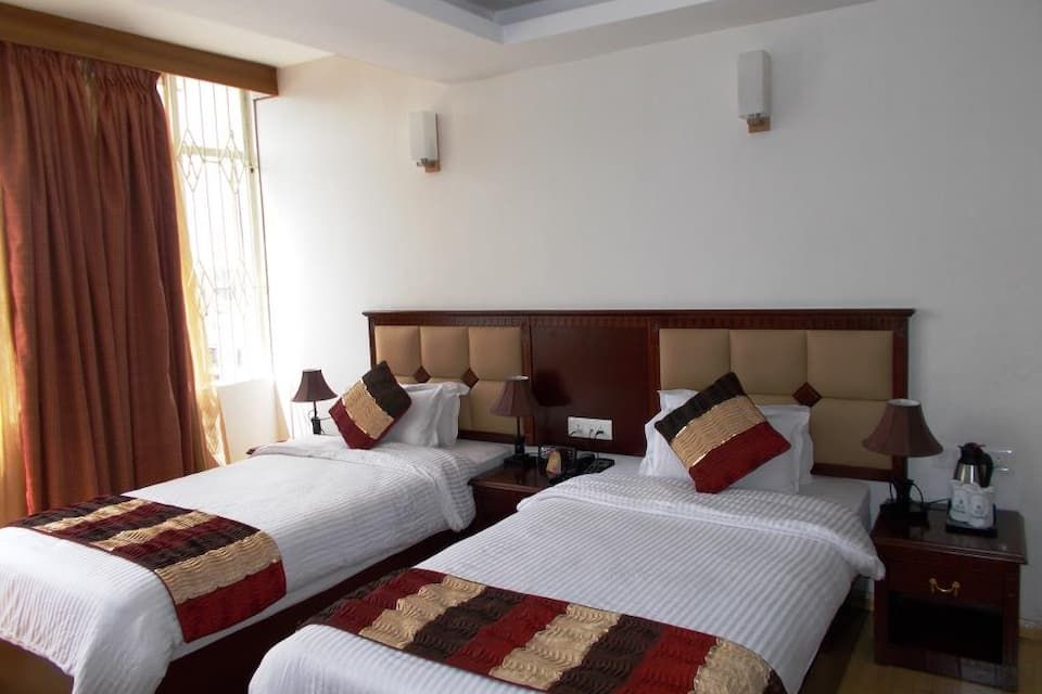 Hotel Mohit Near Mall Road Double Room (Only Double Person) 2