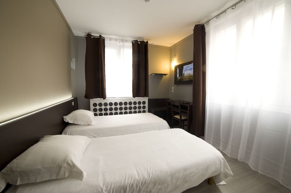 Family Room, Connecting Rooms
