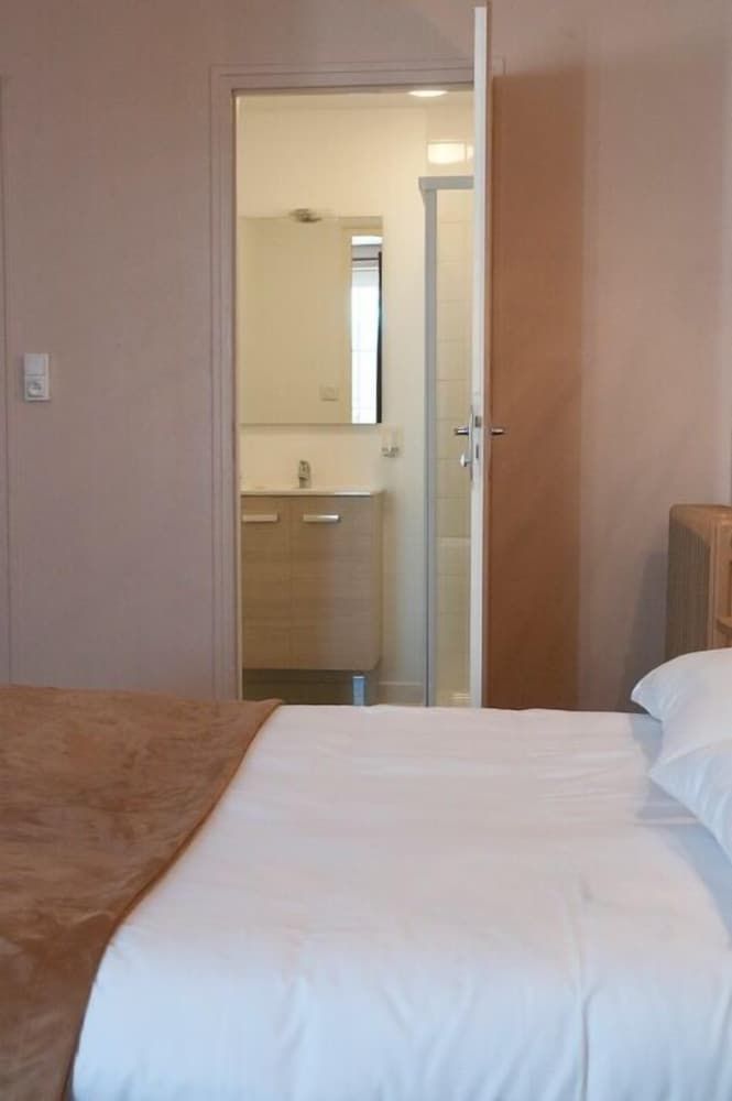 Hôtel des Pyrénées Comfort Twin Room 3