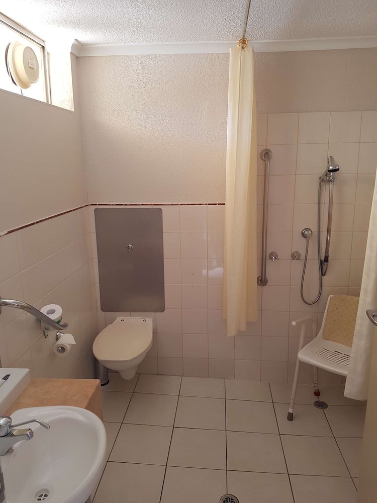 Best Western Chaffey International Motor Inn Standard Room, Multiple Beds, Non Smoking 6