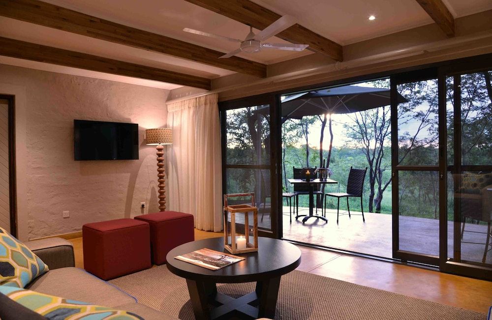 Victoria Falls Safari Suites Suite, 2 Bedrooms 11