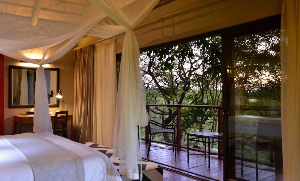 Victoria Falls Safari Suites Suite, 2 Bedrooms 13