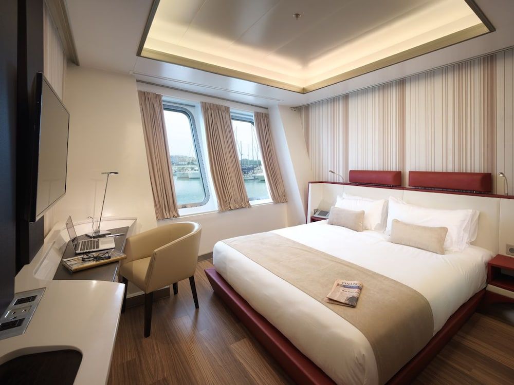 Basic Double Room, 1 King Bed