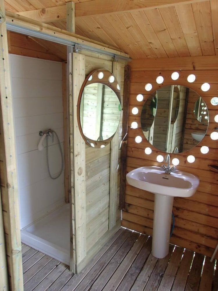 La Maison de Verotte Standard Bungalow, Shared Bathroom, Garden View (Yourte ) 2