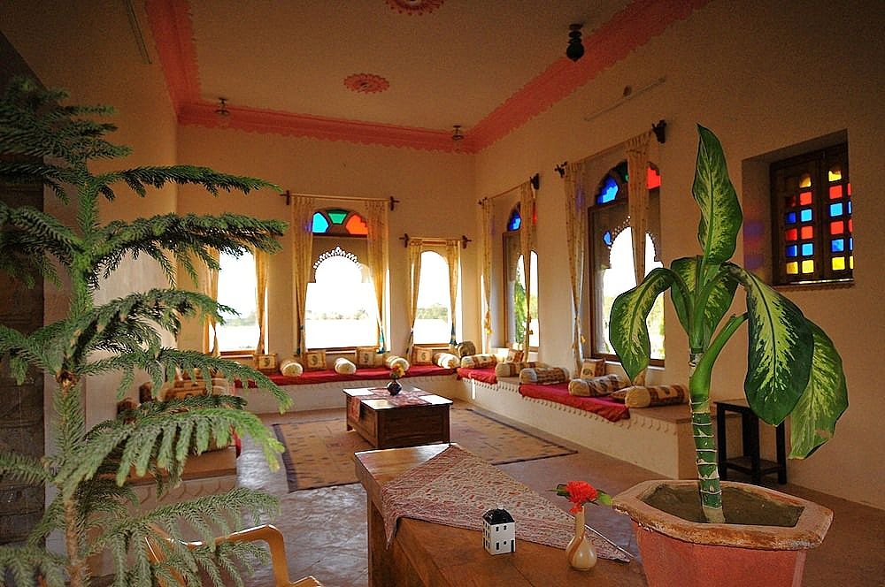 Food & Dining