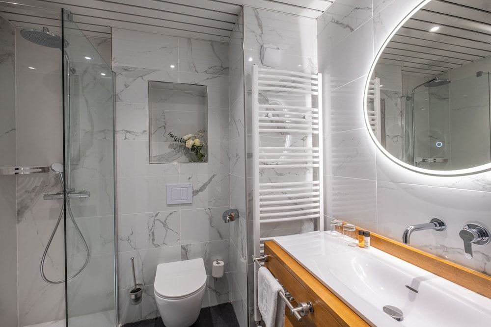 L'Orangerie du Chateau des Reynats Superior Double Room 4