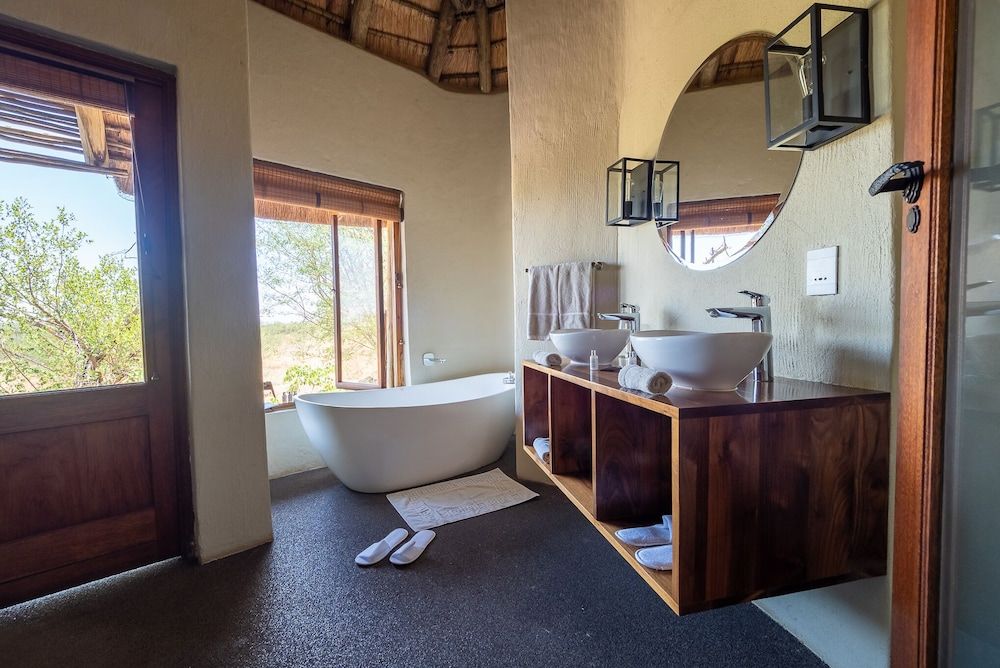 Rhulani Safari Lodge Premium Room, 1 Bedroom 3