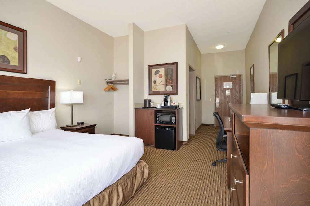 Coast Weyburn Hotel Room, 1 King Bed, Accessible (Coast)
