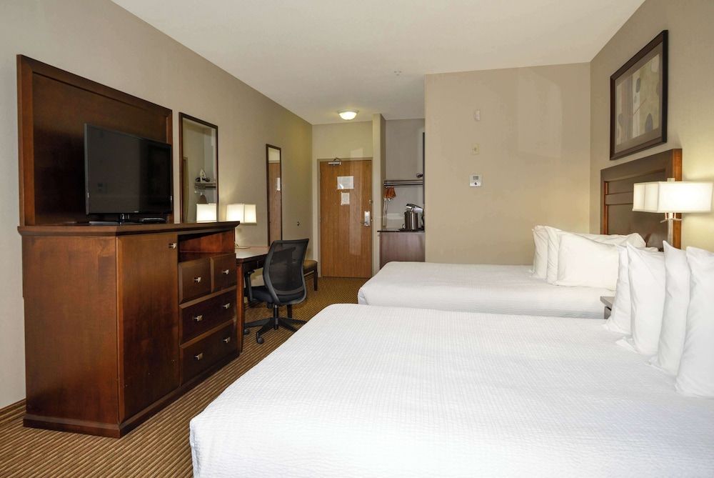 Coast Weyburn Hotel Room, 2 Queen Beds (Coast) 4