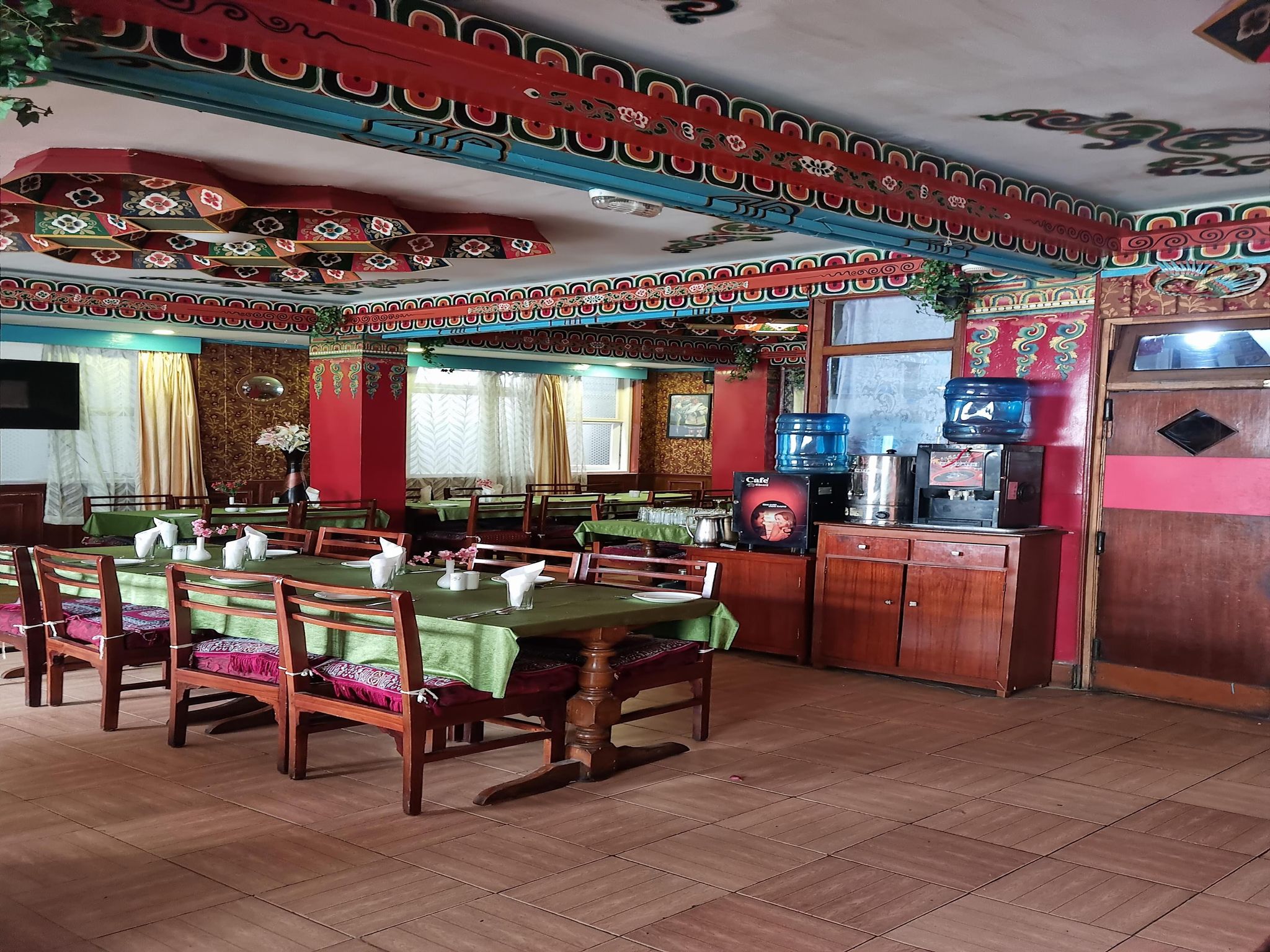 Food & Dining