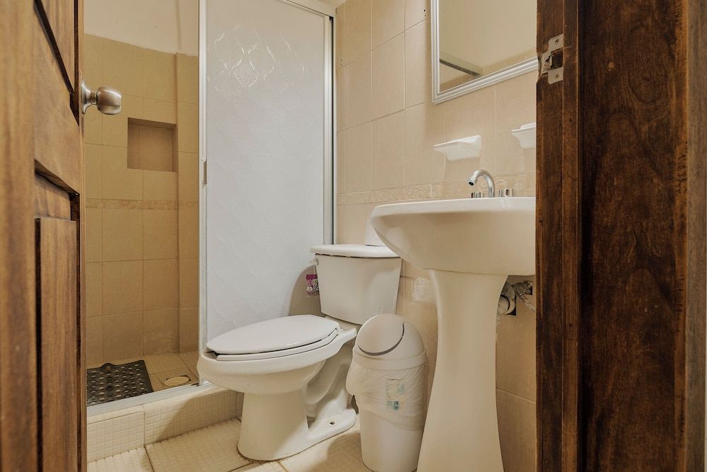 Hotel Cervantino Habitacion Superior 1 cama matrimonial con aire acondicionado 26