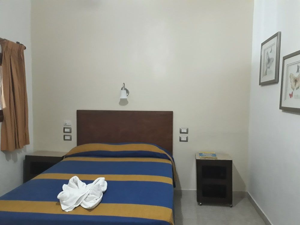 Hotel Cervantino Habitacin estndar 1 cama matrimonial con ventilador 7