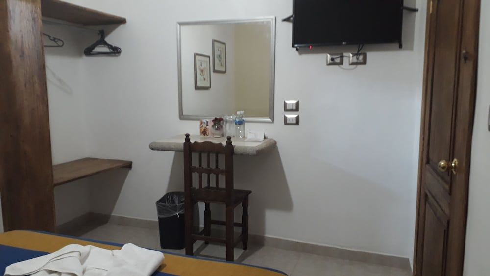 Hotel Cervantino Habitacion Superior 1 cama matrimonial con aire acondicionado 38