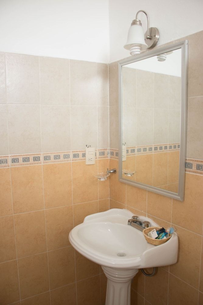 Hotel Cervantino Habitacion Superior 1 cama matrimonial con aire acondicionado 29