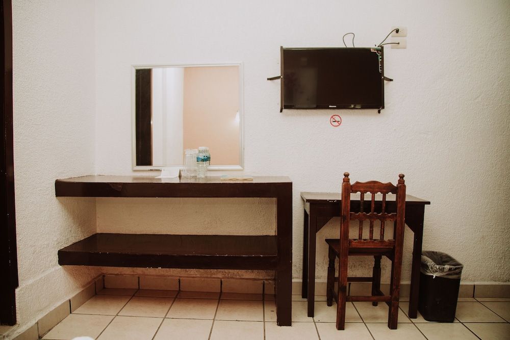 Hotel Cervantino Habitacion Superior 2 camas matrimoniales con aire acondicionado 32