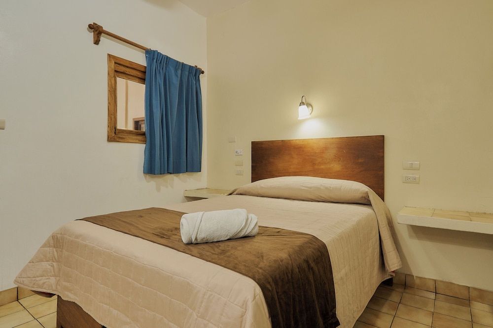 Hotel Cervantino Habitacin estndar 1 cama matrimonial con ventilador 3